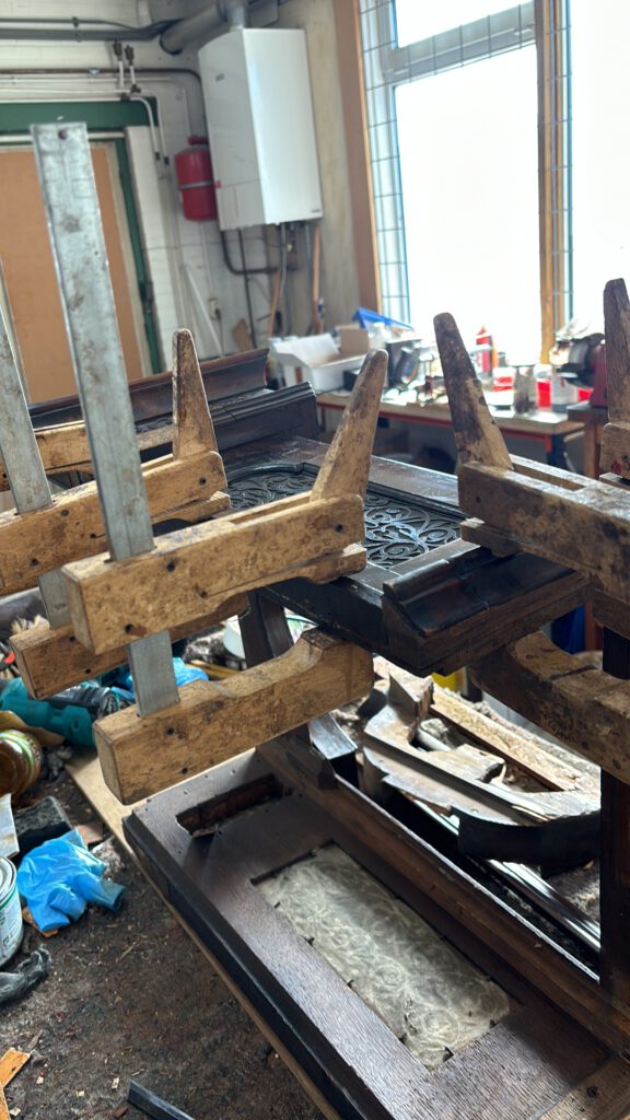 Restauratie antiek Hollands staand horloge
